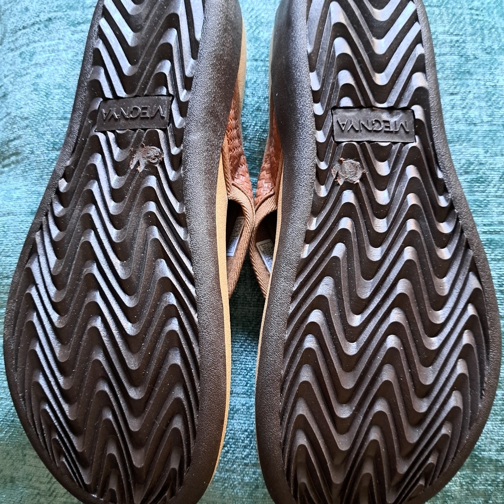MEGNYA woman's FLIP FLOPS like new - Picture 6 of 8